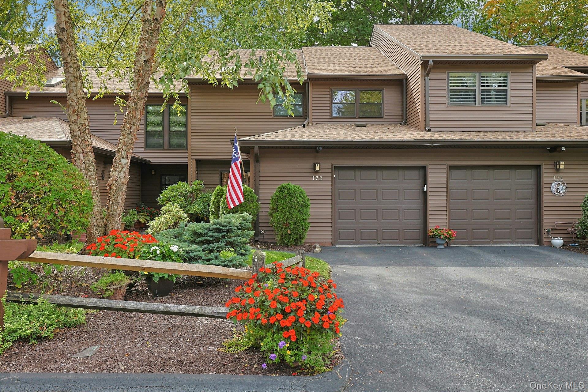 Beautifully updated and meticulously maintained, this townhouse-style...