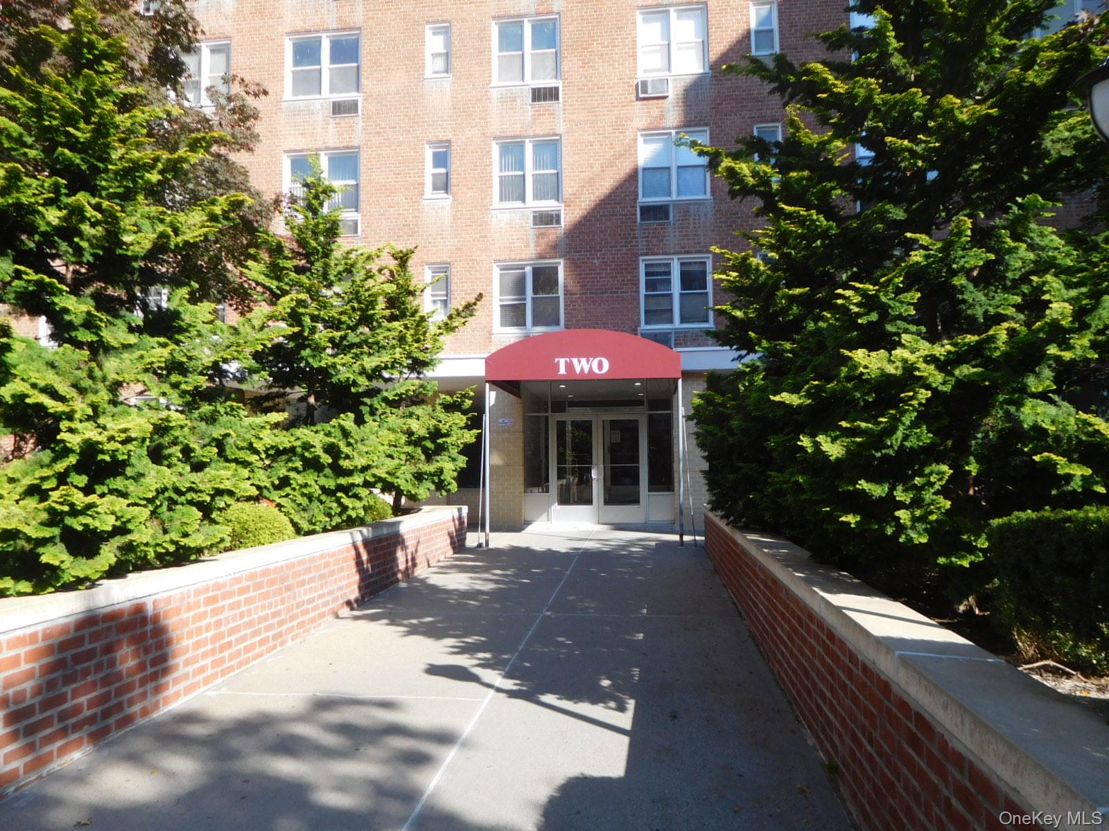 Welcome to Sadore Lane Gardens!  Top Floor Corner with 1200 square fee...