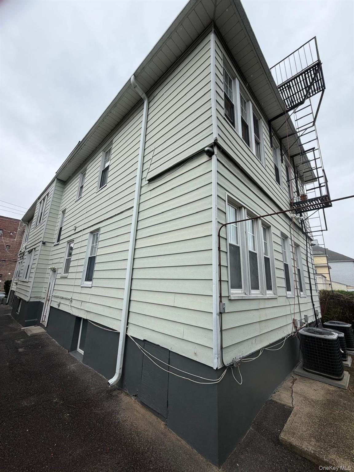 Photo 4 of this property