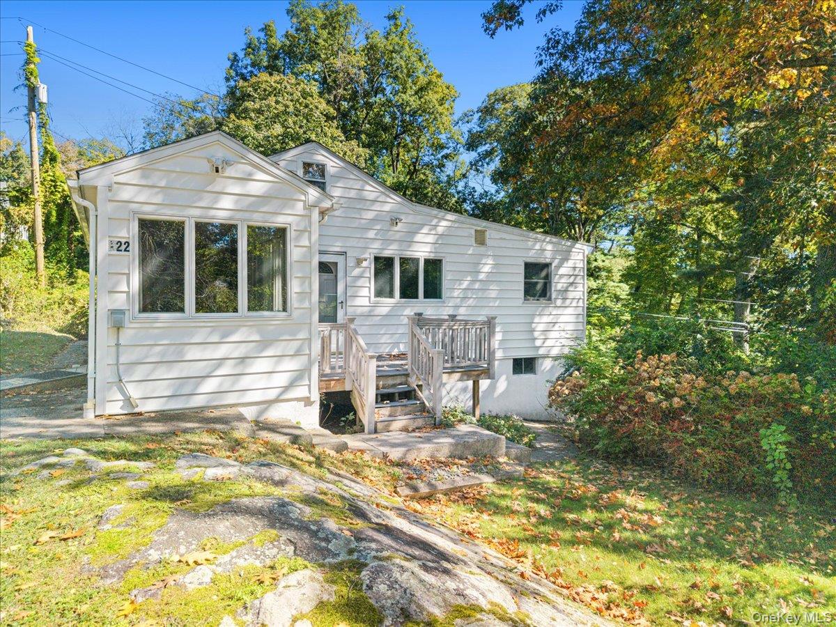 HANDYMAN SPECIAL! Opportunities like this under $300,000 don't come al...