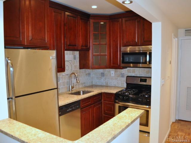 This large one-bedroom condo rental has it all! This is not a co-op an...