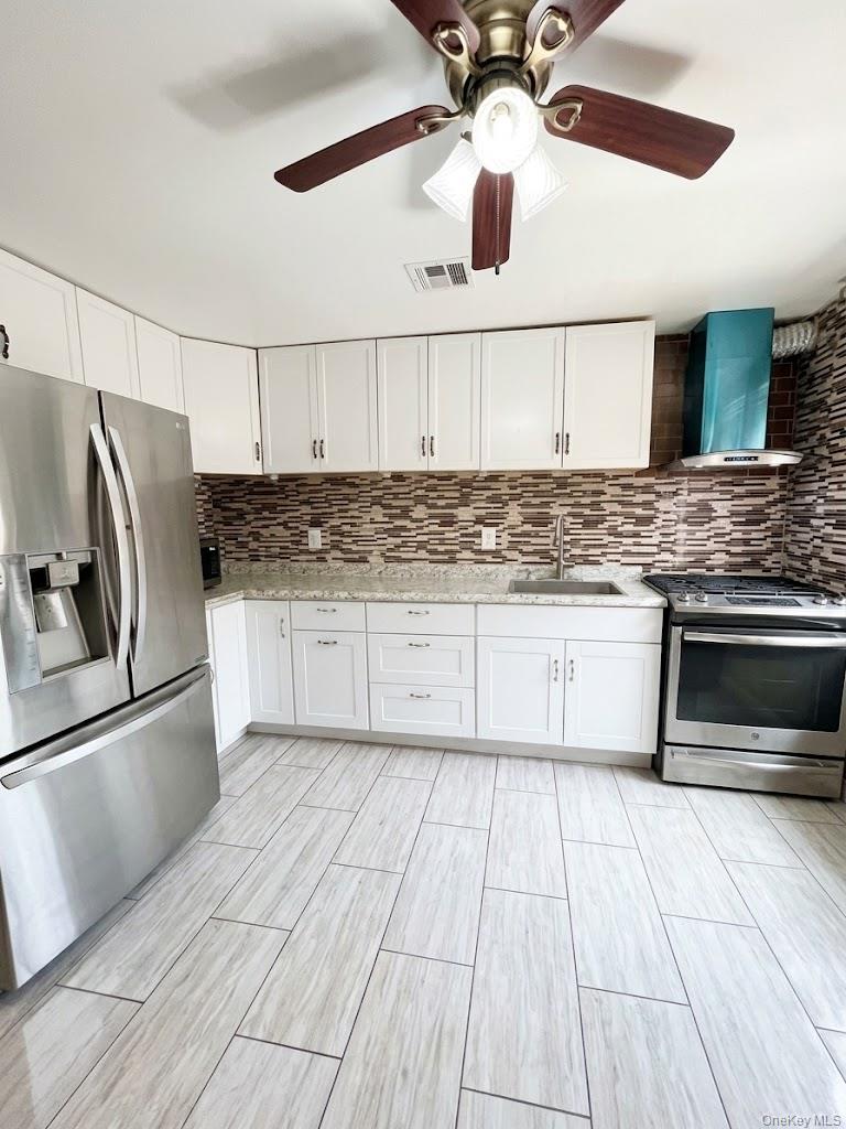 Photo 3 of this property