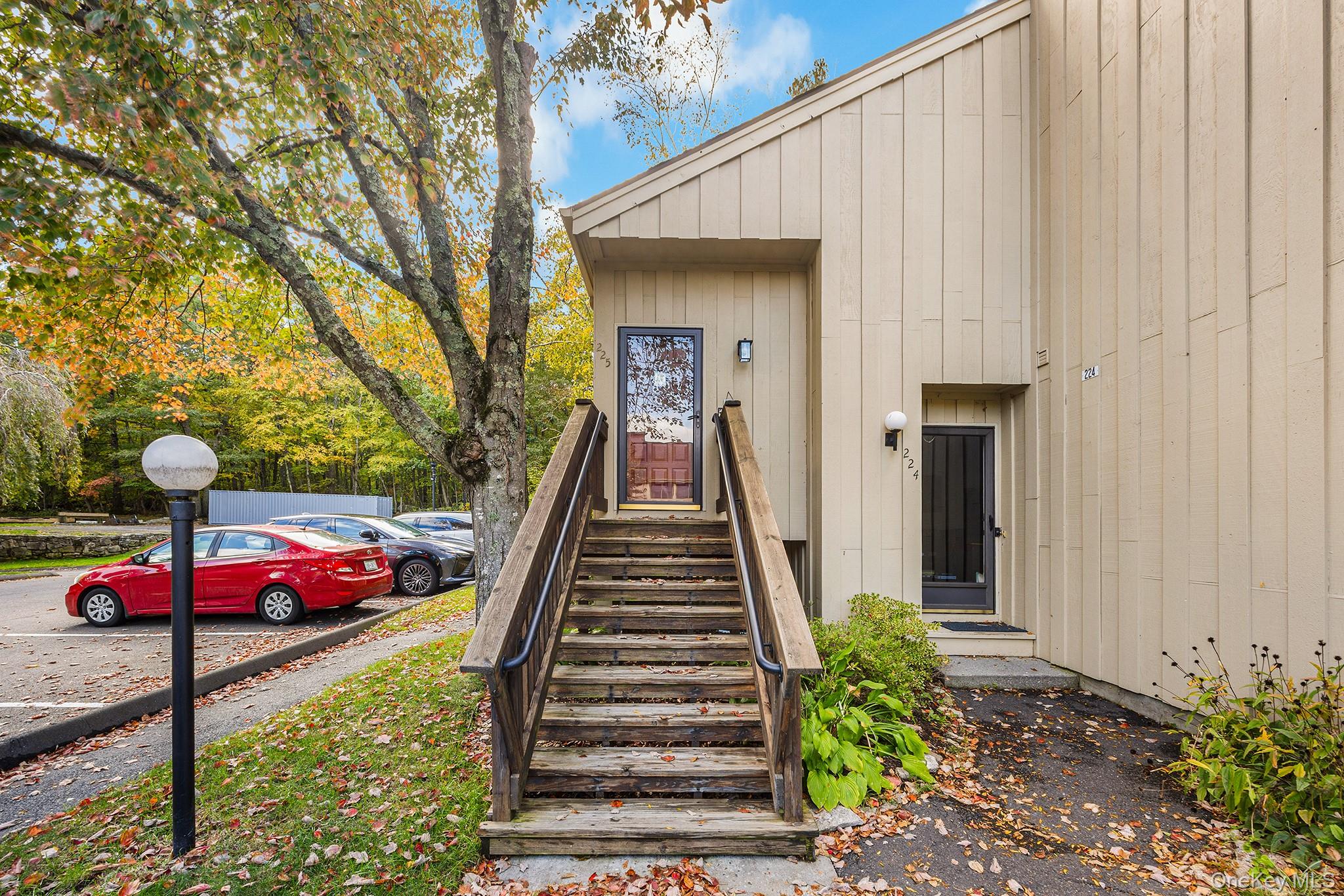 Imagine coming home to a beautifully updated studio loft in Oakridge C...
