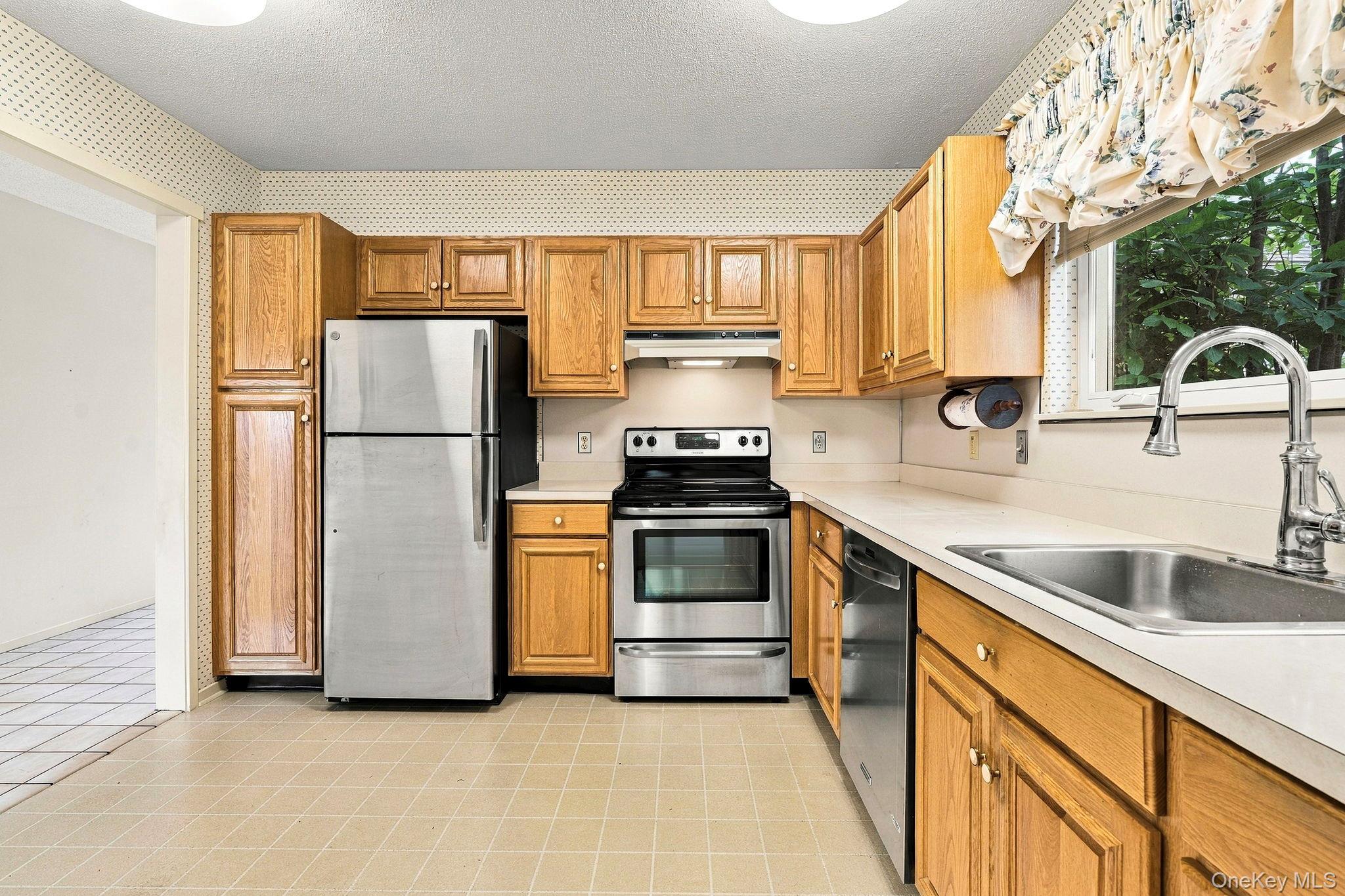 Photo 4 of this property