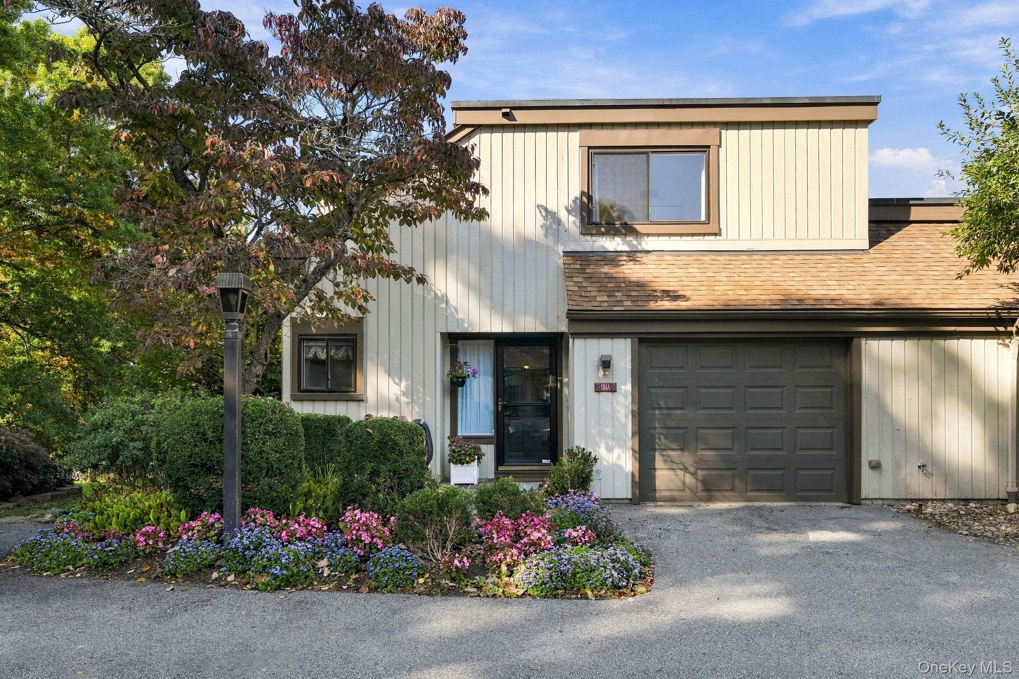 A three bedroom End Unit  York model in Heritage Hills can now be your...