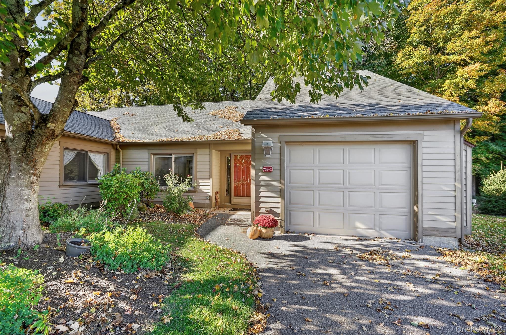 Welcome to this lovely 3-bedroom, 2-bath one-level Sherman I, built in...