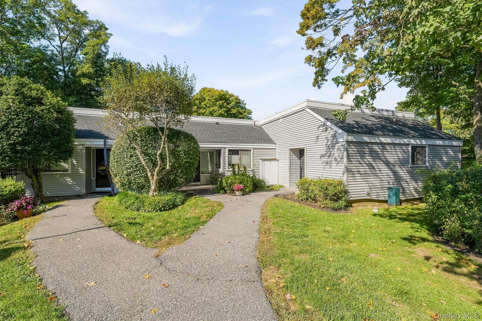 One of a kind i Heritage Hills is "Ready for it's Close Up"!  Fantasti...