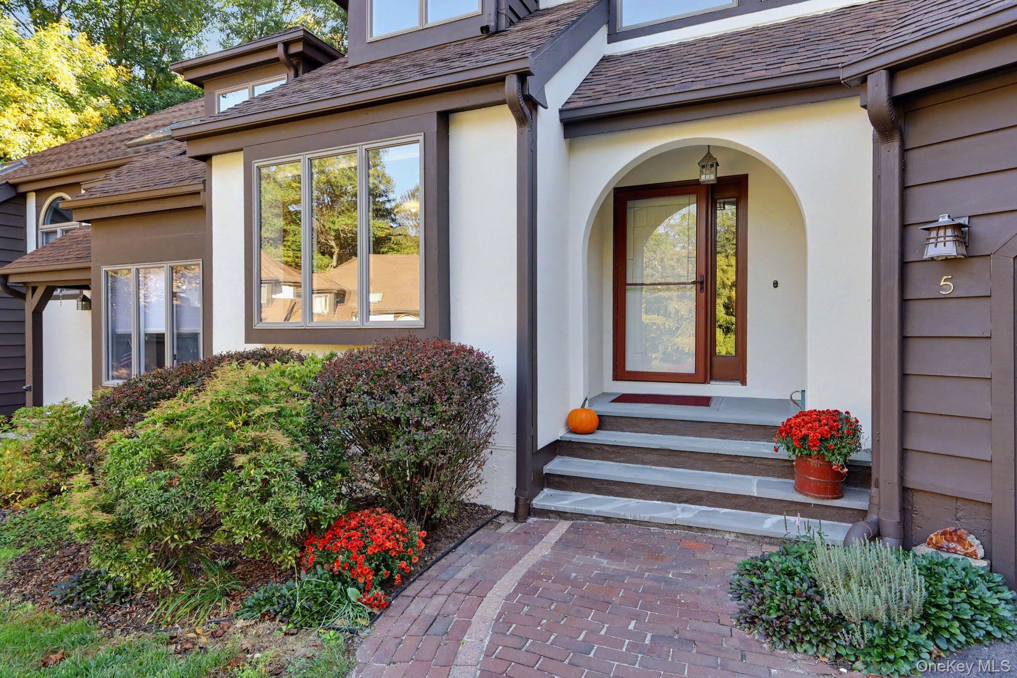 VERMONT IN WESTCHESTER!  The townhouse at 5 Cotswold Drive, North Sale...