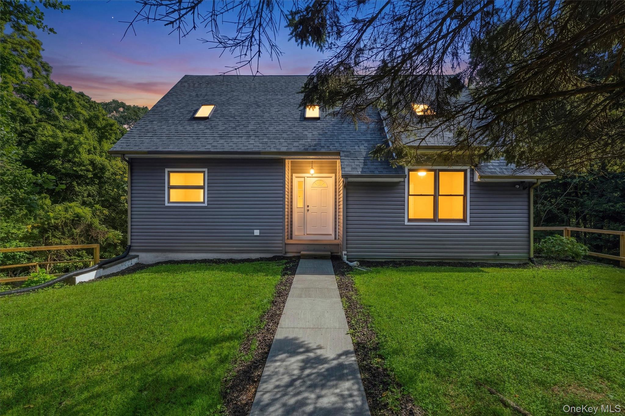 Welcome to 72 East Street, South Salem!

Discover the perfect blend of...