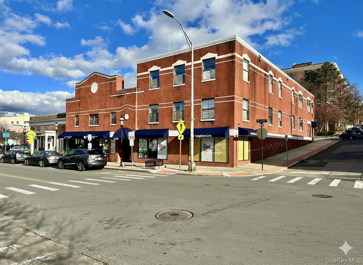 Beautifully Renovated Professional Office Space in Downtown Ossining!...