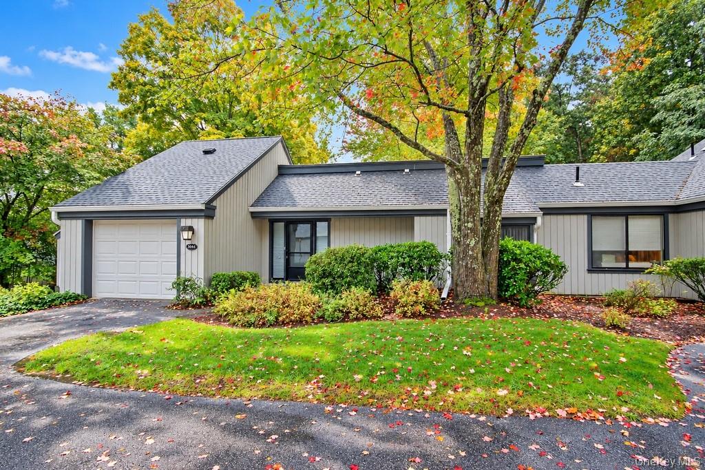 Resort-Style Living at Heritage Hills!  Welcome to this beautiful end-...