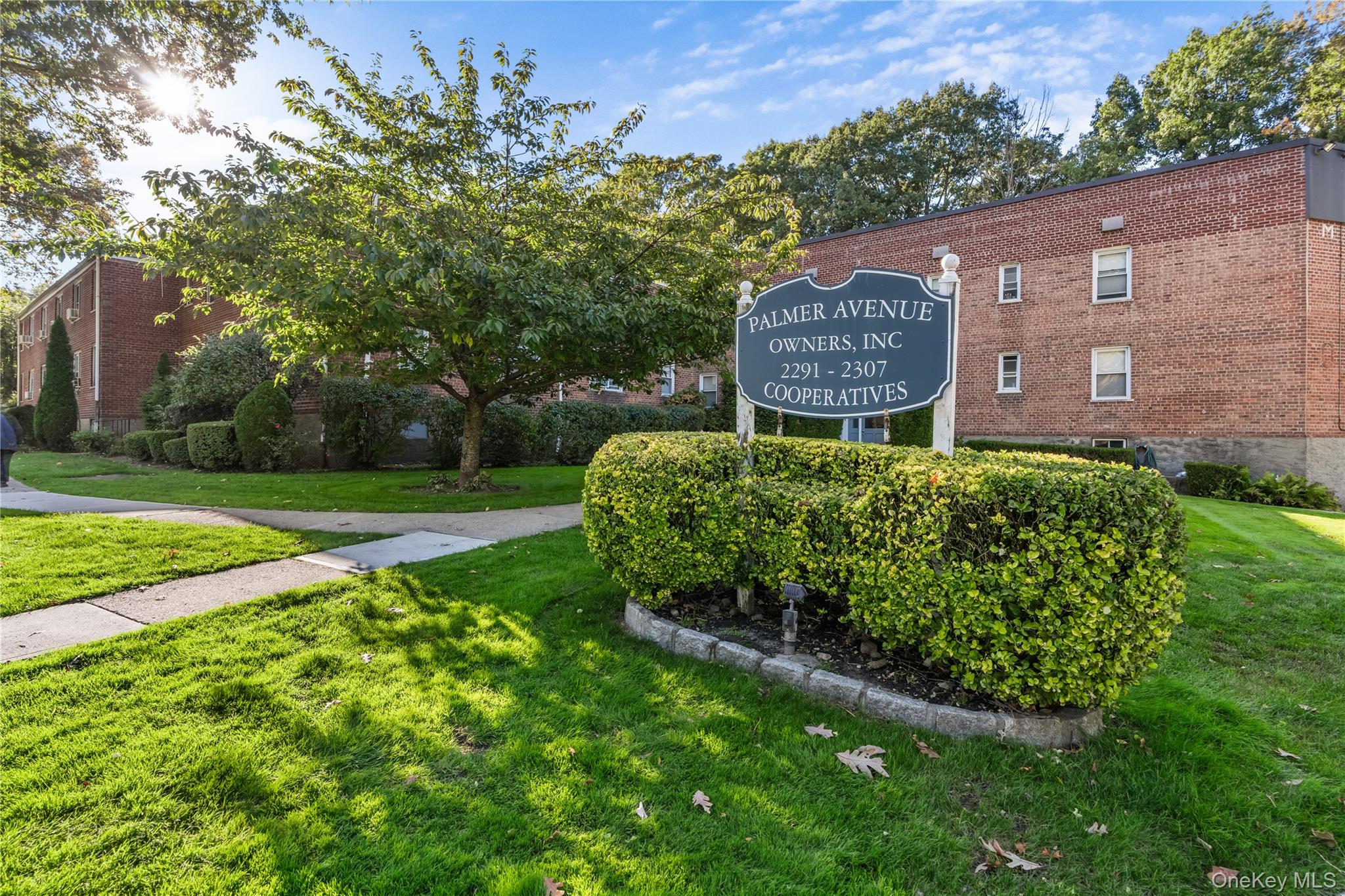 Welcome to this charming, pet-friendly one-bedroom, one-bath co-op, ne...