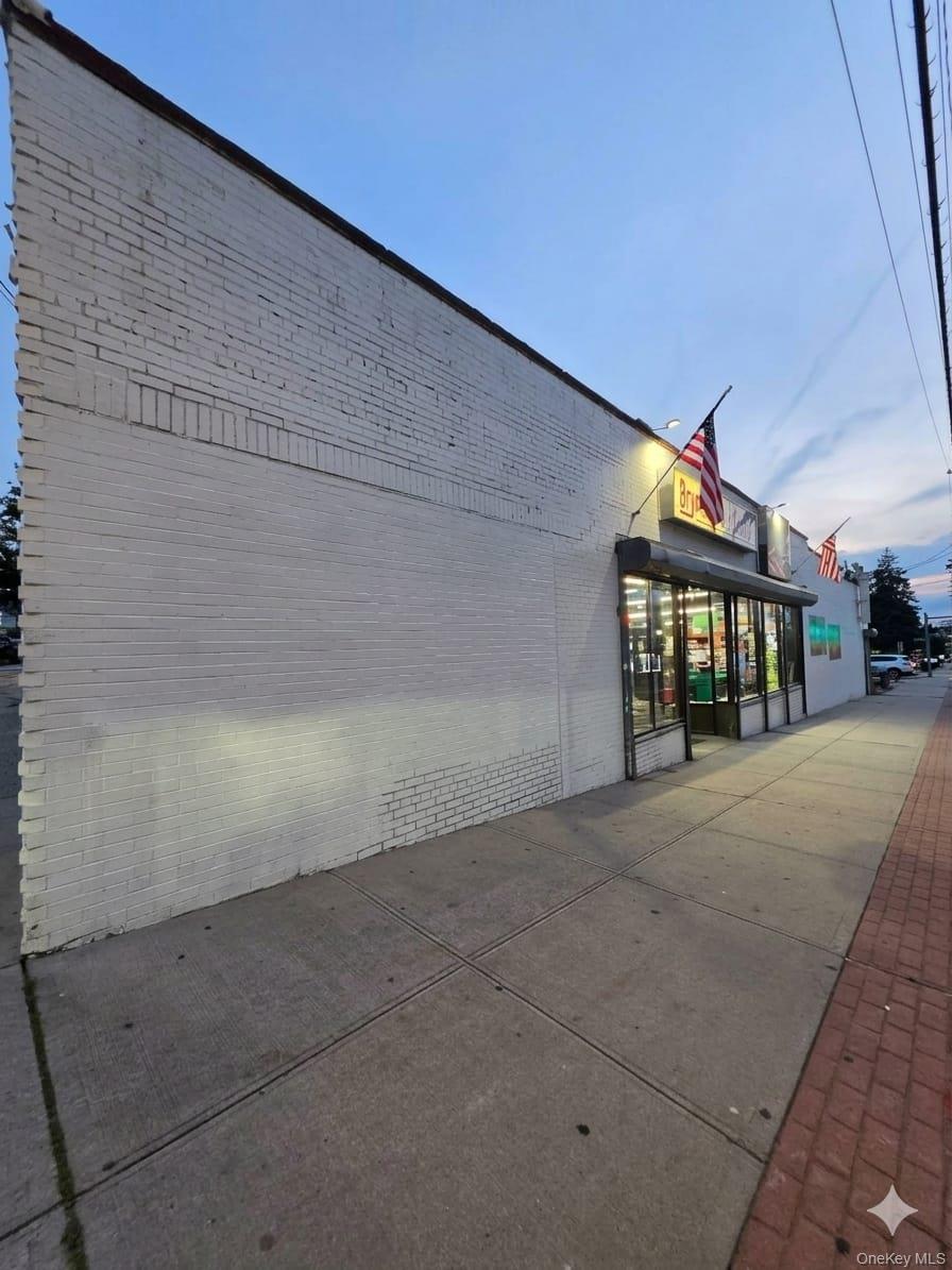 Prime Commercial Corner Lot Opportunity in High-Traffic Yonkers Corrid...