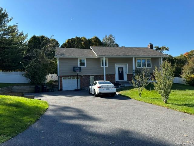 Beautifully renovated in 2022, this spacious 4-bedroom, 3-full-bath Ra...