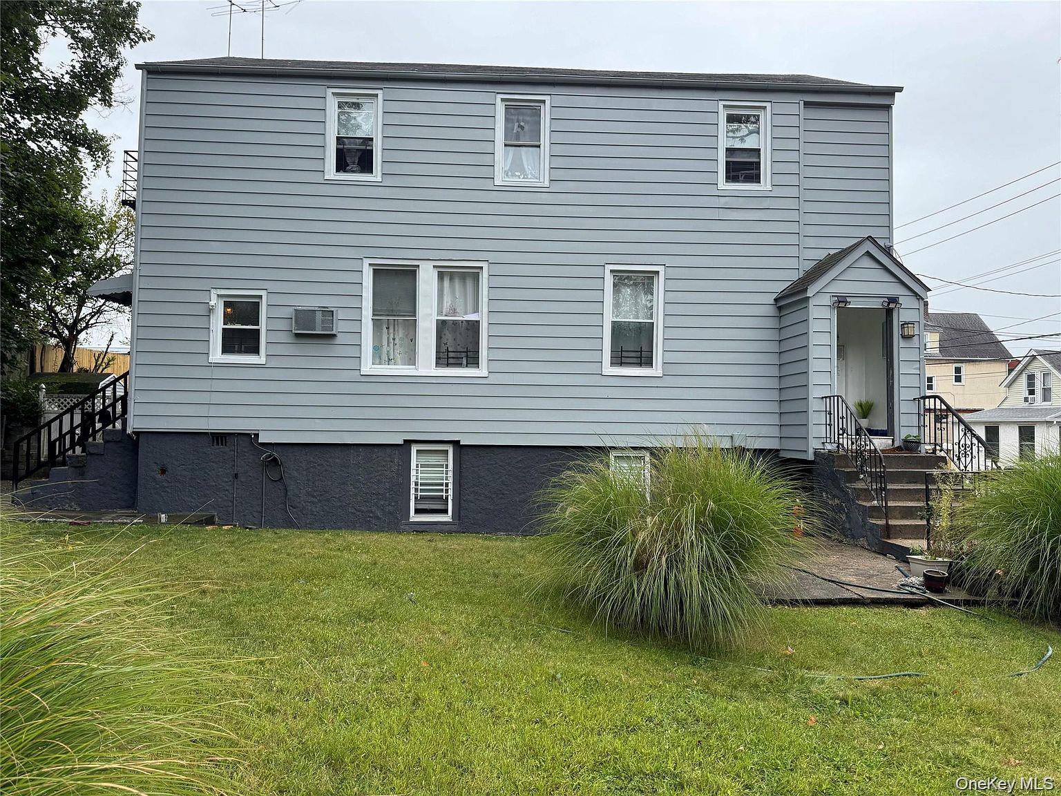 3 Bedroom 1 bath in Yonkers. Very spacious and in a quiet neighborhood