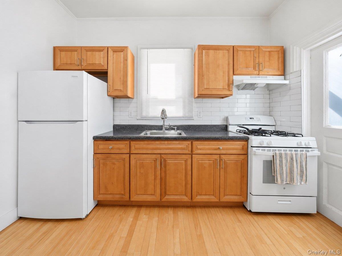 Photo 4 of this property
