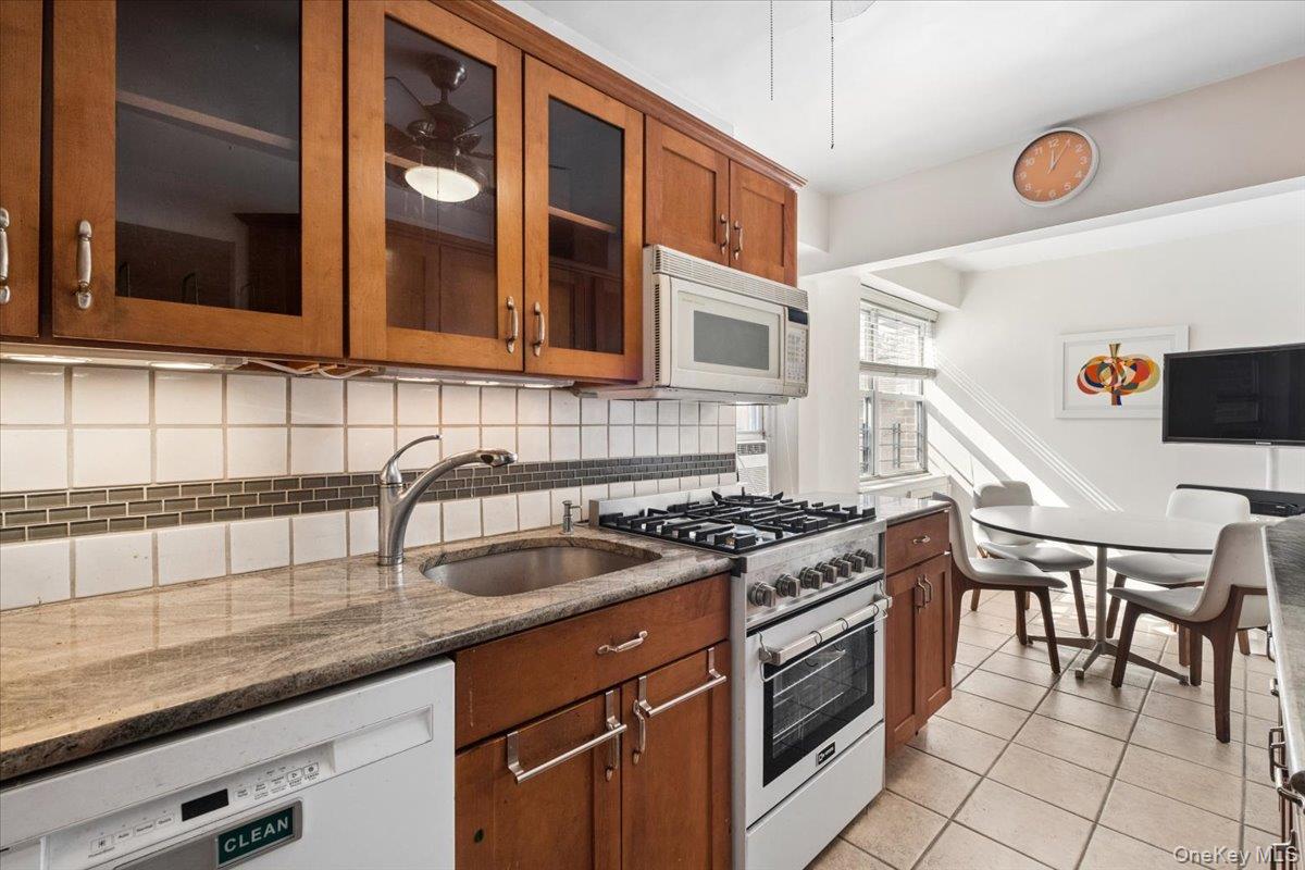 Spacious Top-Floor Living at Garth Woods

Discover the exceptional spa...