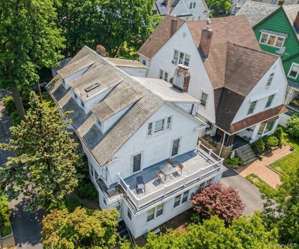 Welcome to 375 Park Ave, a grand and versatile residence situated in o...
