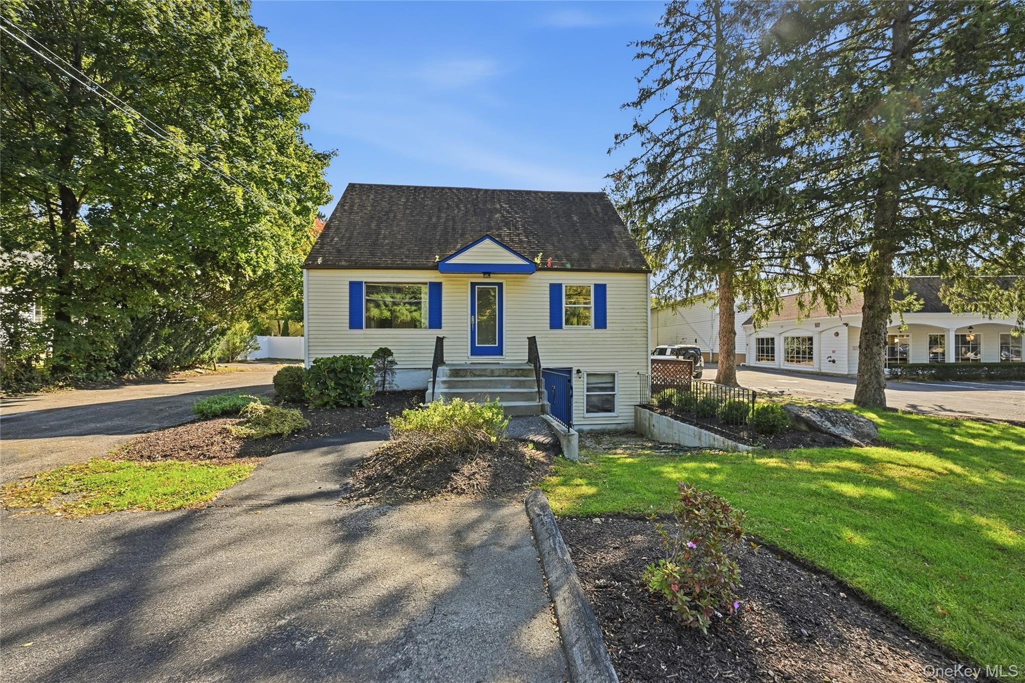 YOUR NEXT BUSINESS MOVE STARTS HERE. 900 SF of opportunity. High-traff...