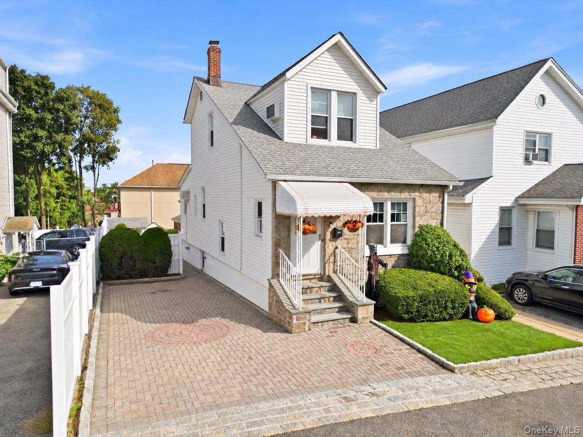 Photo 3 of this property