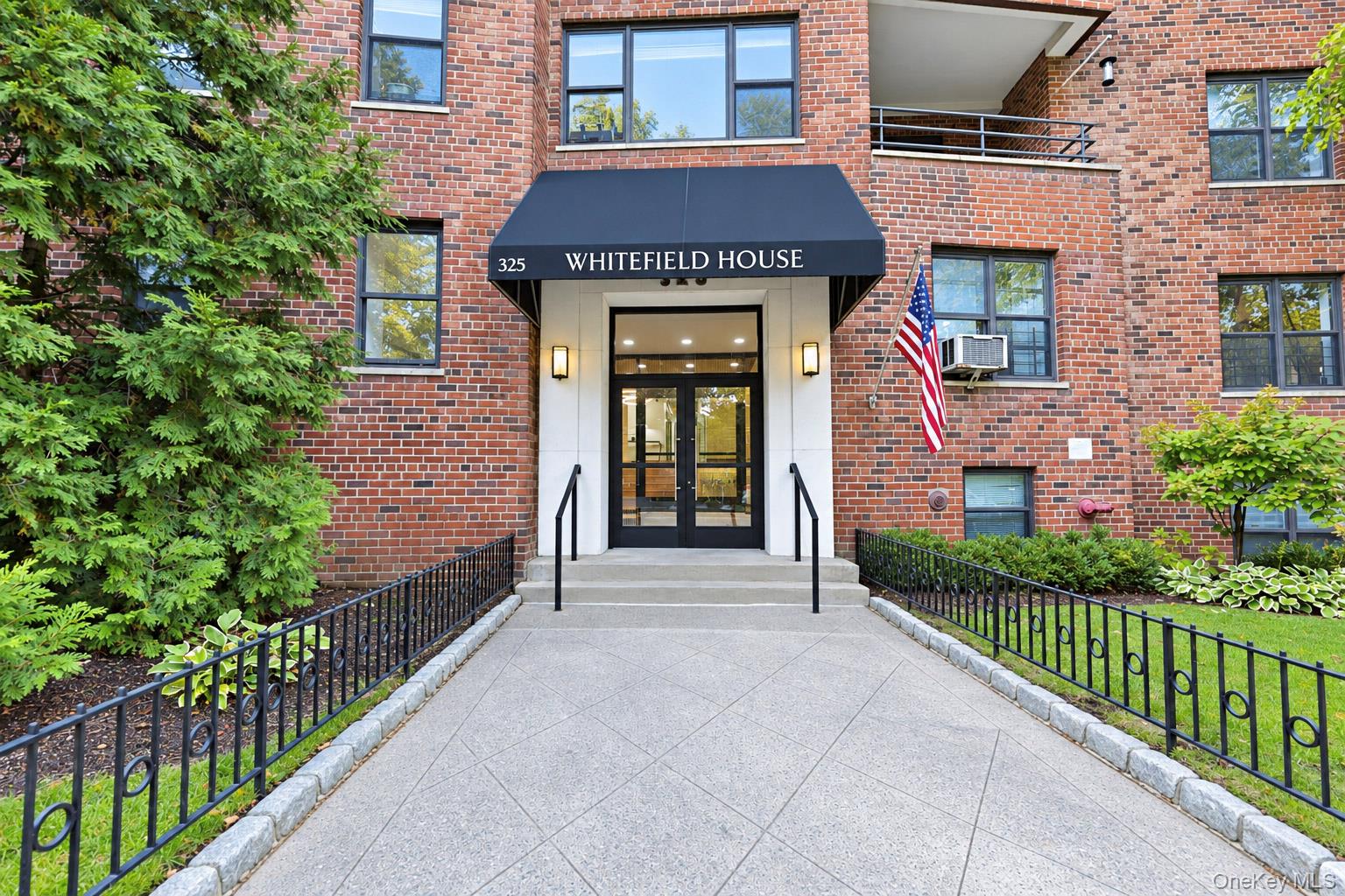 Located in the heart of White Plains, this two-bedroom, two-full bath...