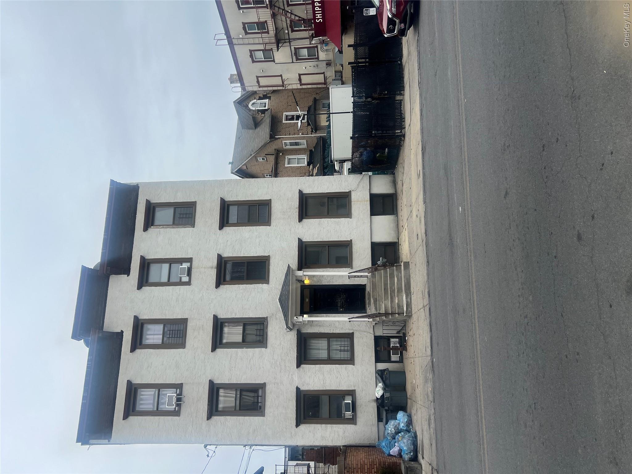 Well-maintained 7-unit multifamily building located in the heart of Mo...