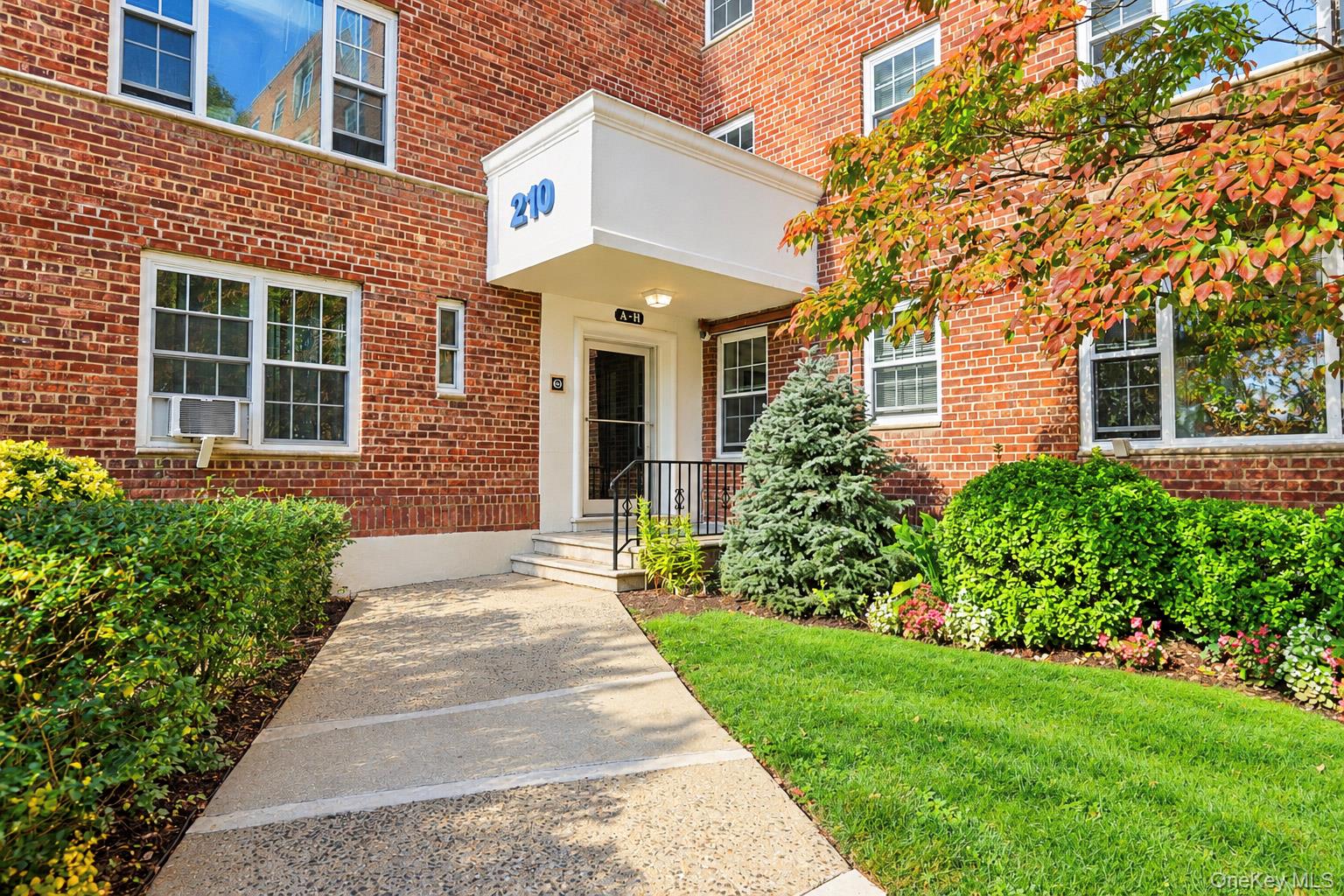Welcome to The Shoreline, a beautifully landscaped community recently...