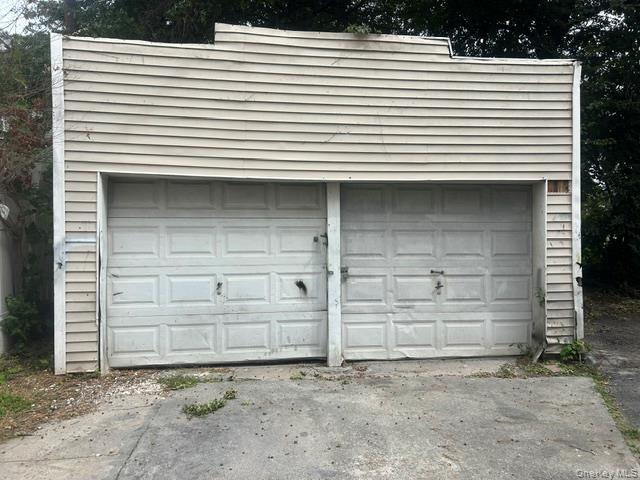 Photo 4 of this property