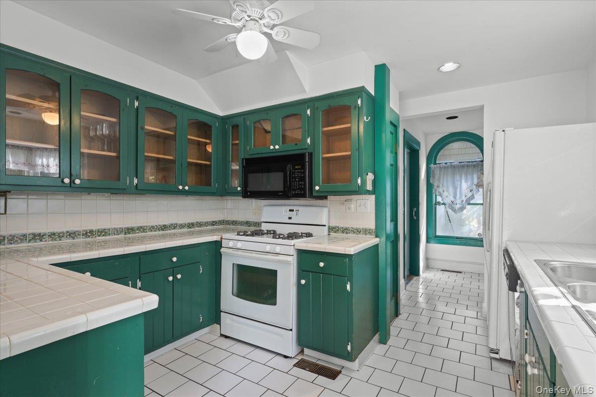 Photo 10 of this property