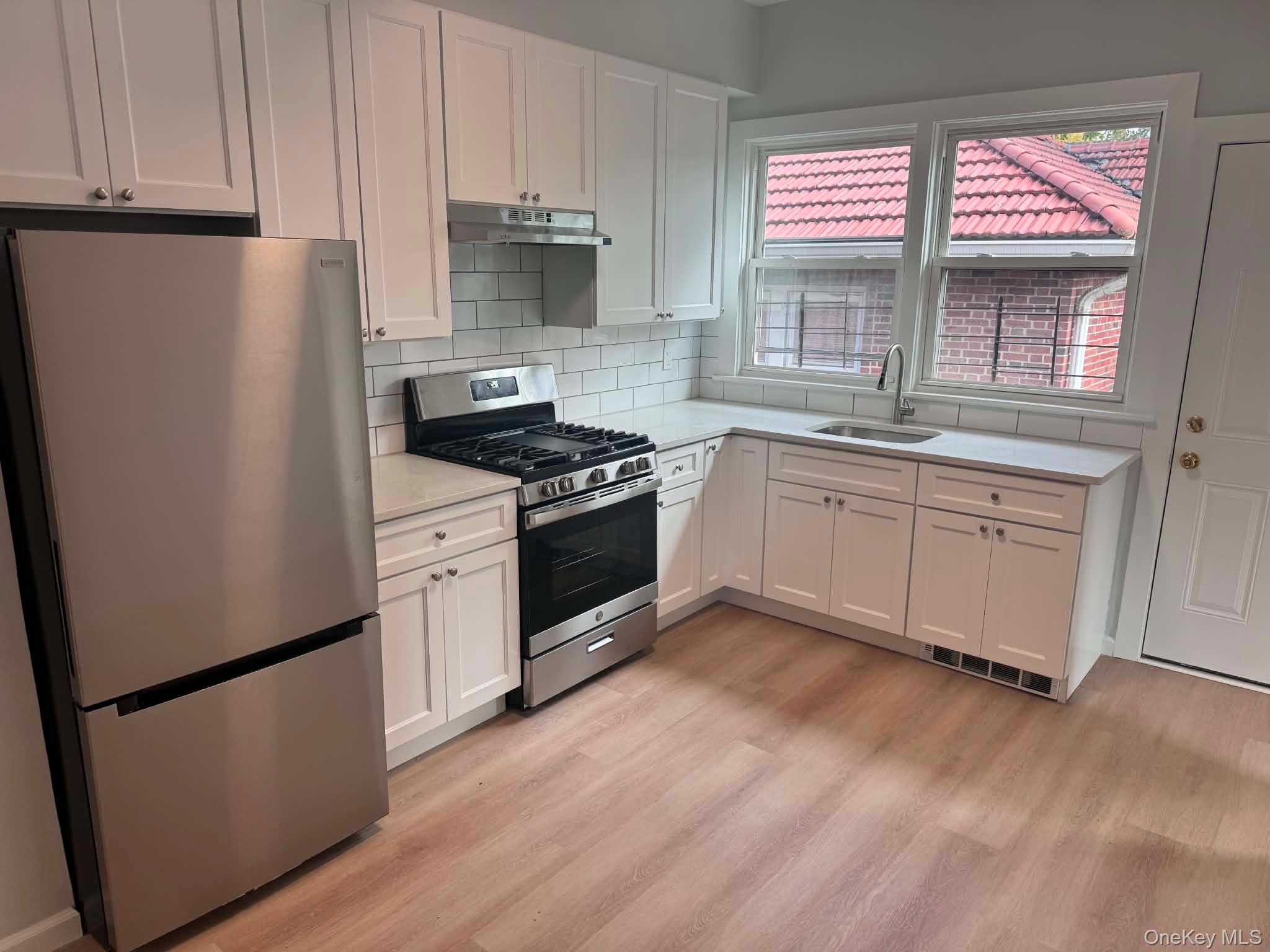**Spacious 3-Bedroom Second-Floor Apartment — Vouchers Welcome**

Welc...