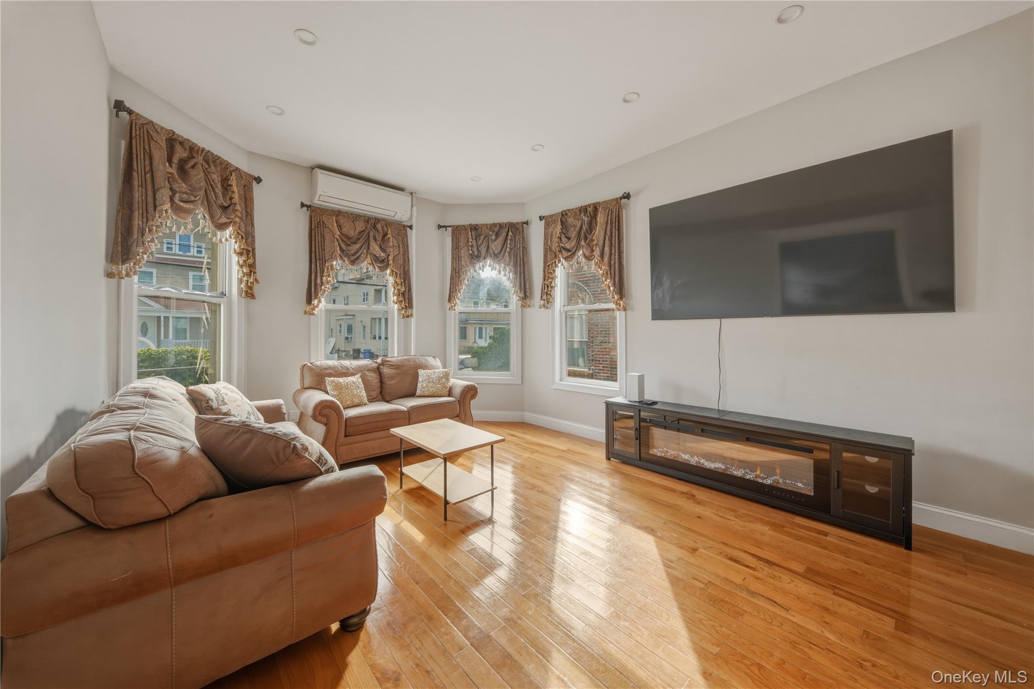 Photo 4 of this property