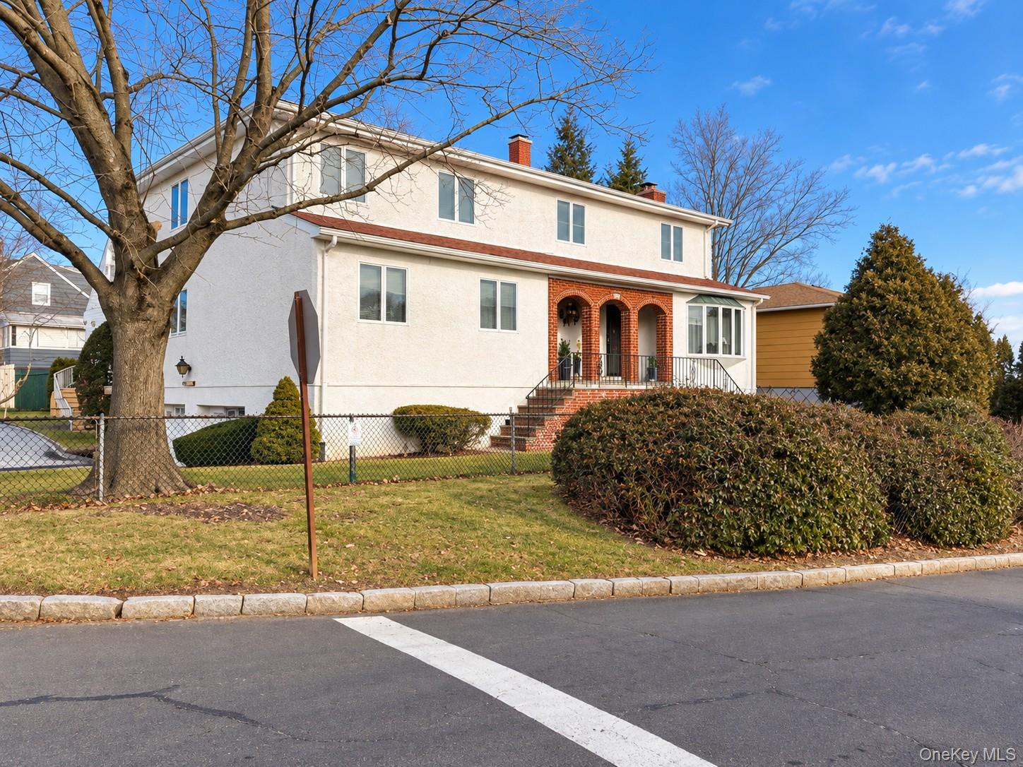 Pristine Large 2 Bedroom, 1 Bath, 2nd floor apartment in desirable Wes...