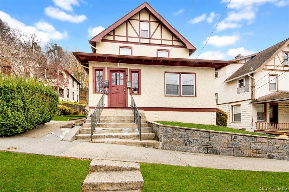Introducing a charming and conveniently located rental opportunity! Id...