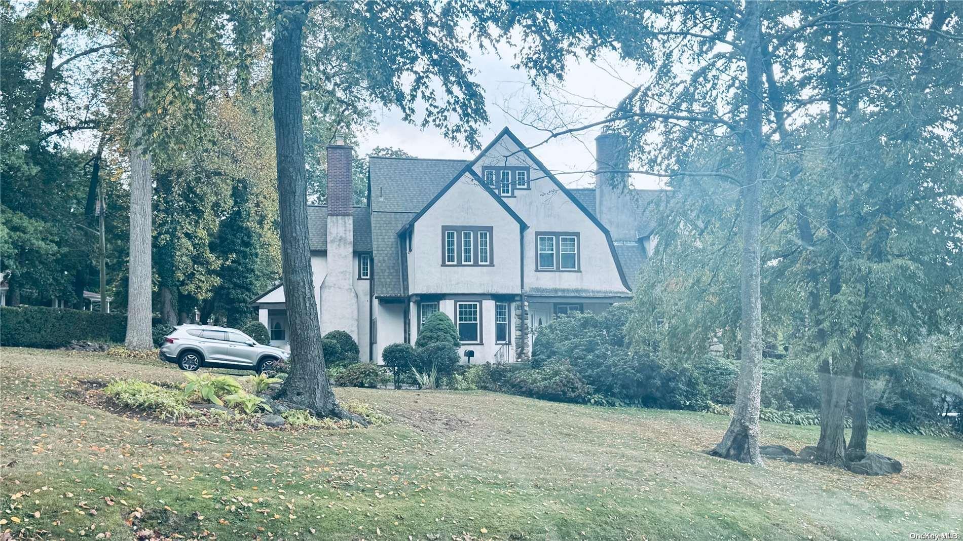 MUST COME AND SEE THIS HUGE 2 FAMILY IN THE DESIREBLE AREA OF FISHER H...