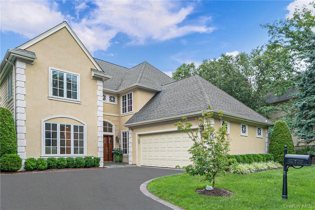 Experience the epitome of luxurious living in Kensington Woods, an exc...