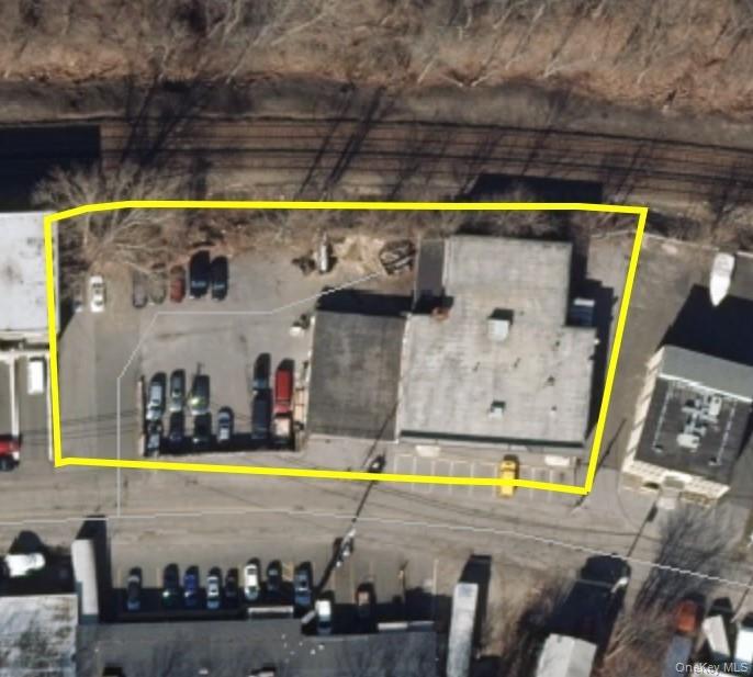 16,000 SF industrial flex building. Currently 88% leased with (5) tena...