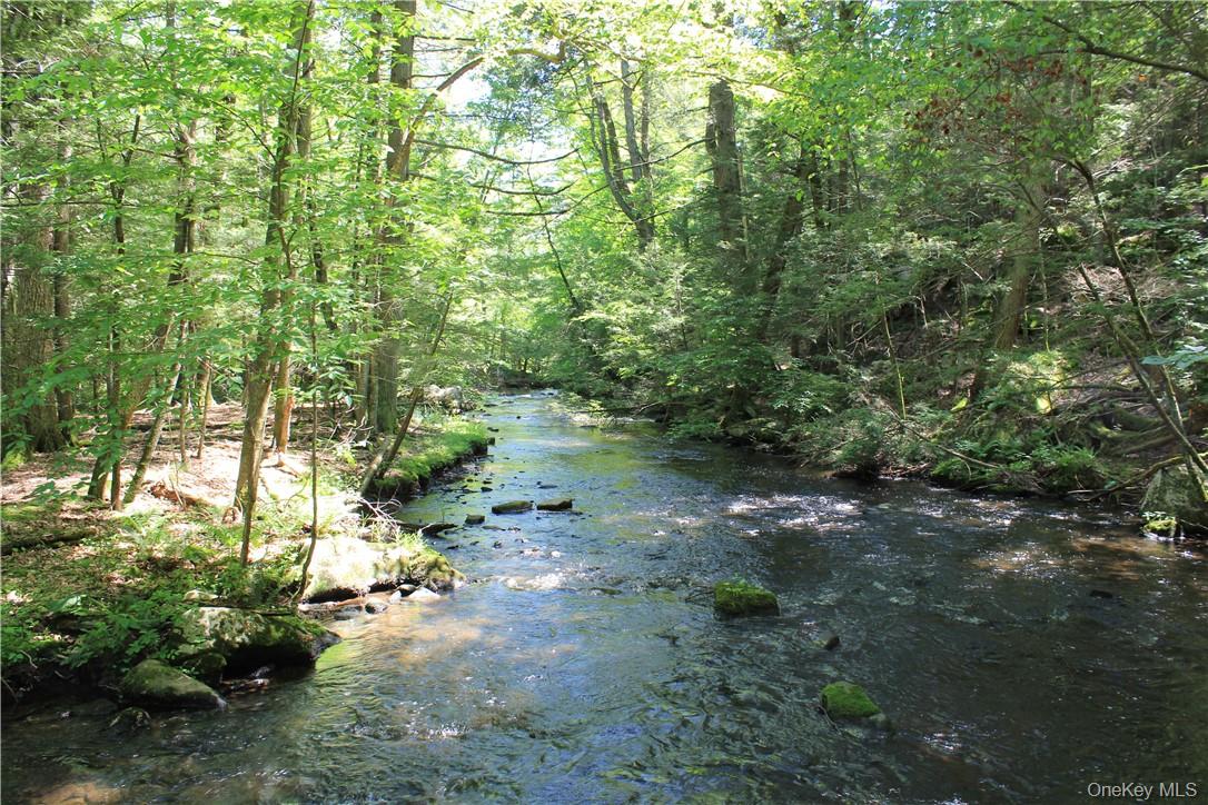 Exceptional 44-Acre Estate or Development Opportunity in Pound Ridge
B...
