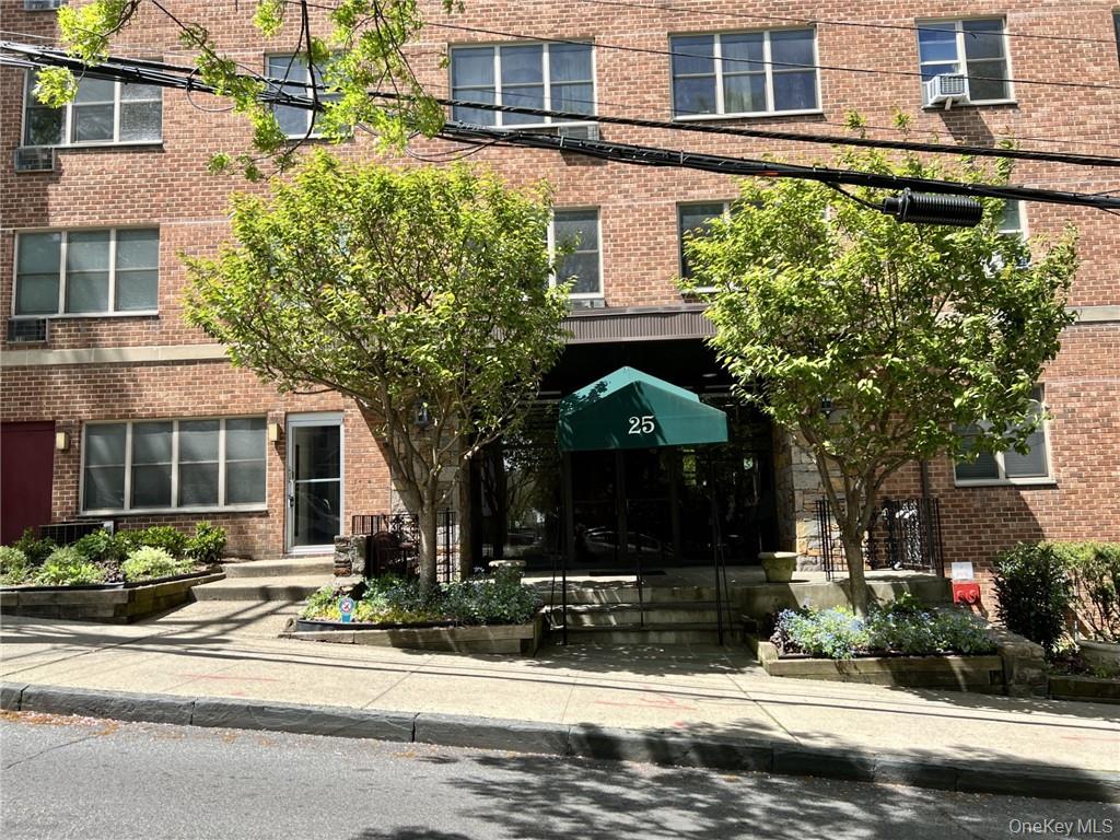 POSSIBLE CONVERSION TO APARTMENT. Currently PERFECT FOR ACCOUNTANT, AT...