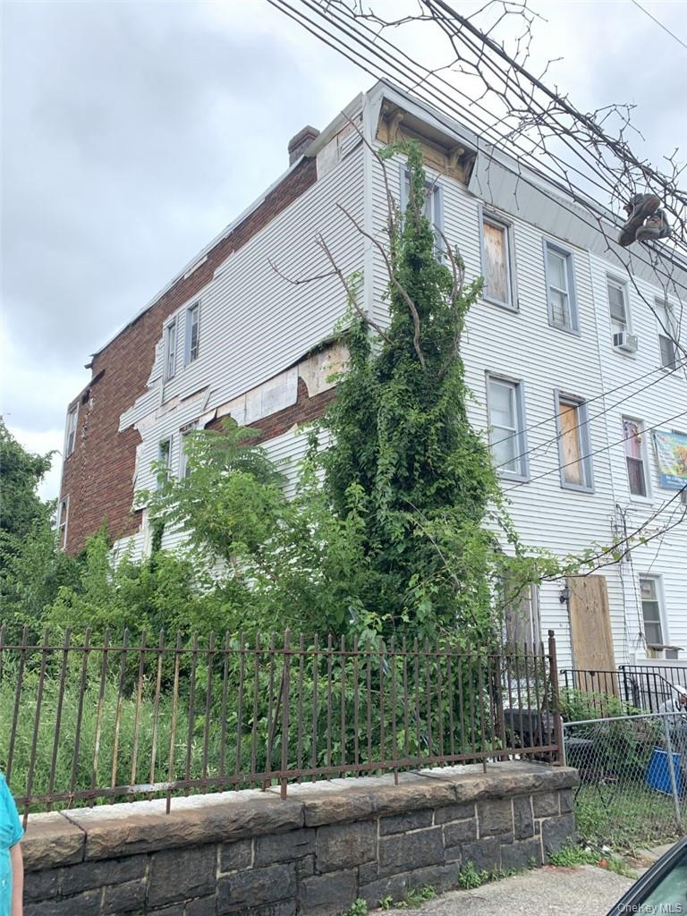 SELLER STARTED RENOVATING, STILL ENTERTAINING OFFERS FROM BUYERS.LARGE...