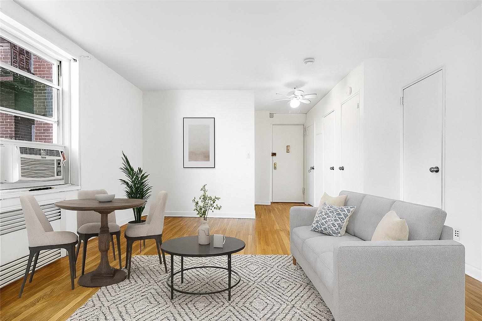 Urban Living Meets Comfort in Yonkers! Welcome to your perfect city re...