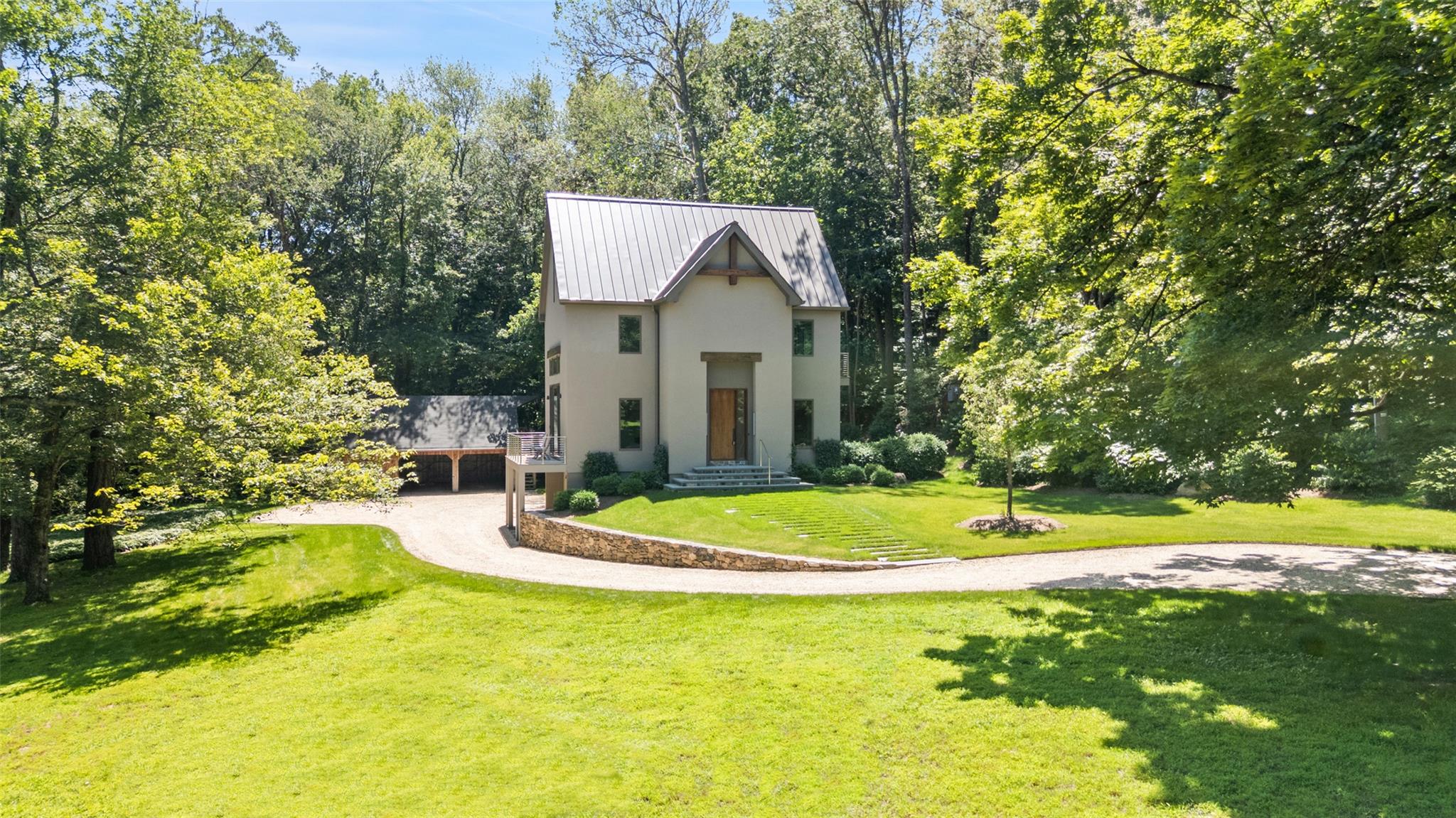 SOPHISTICATED EUROPEAN WARMTH - Modern Farmhouse with stunning interio...