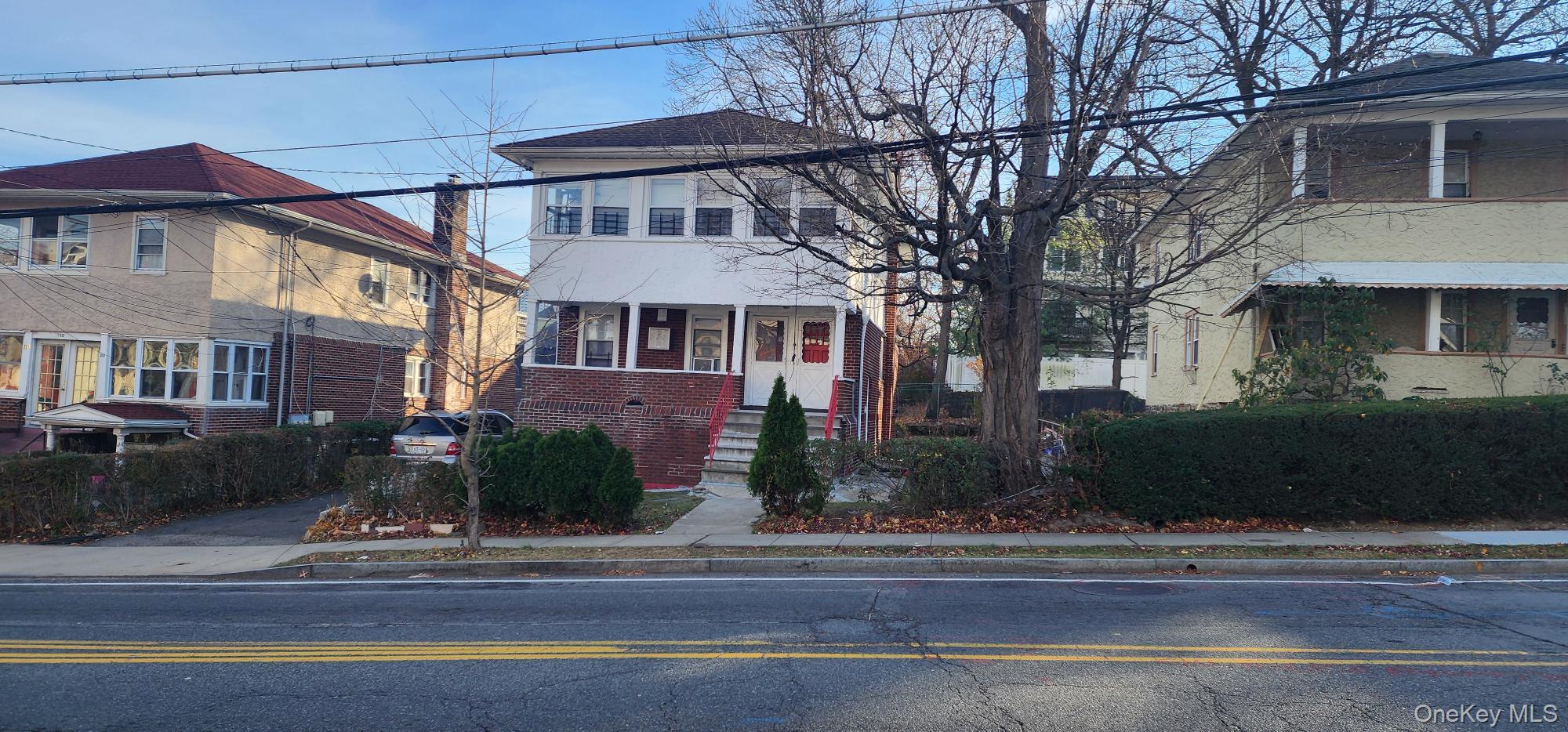 Three 3 bedrooms and 1-bathroom apartments. This is a cash-cow! Perfec...