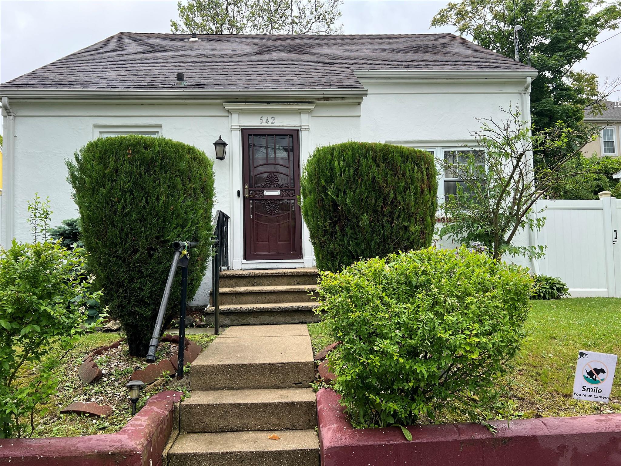 This charming single-family home is ready to welcome its next family....