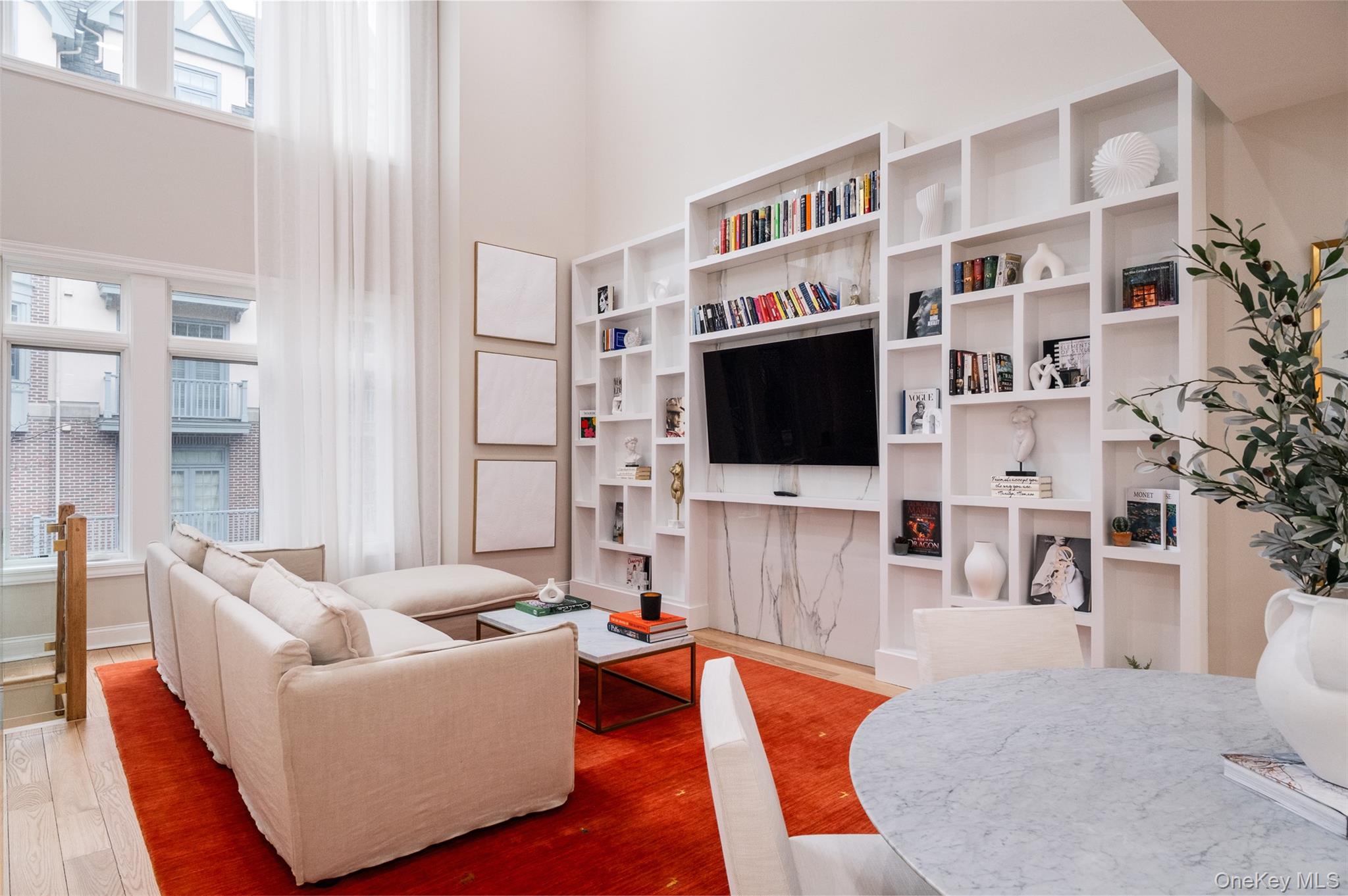Manhattan chic meets the convenience and tranquility of the suburbs! T...
