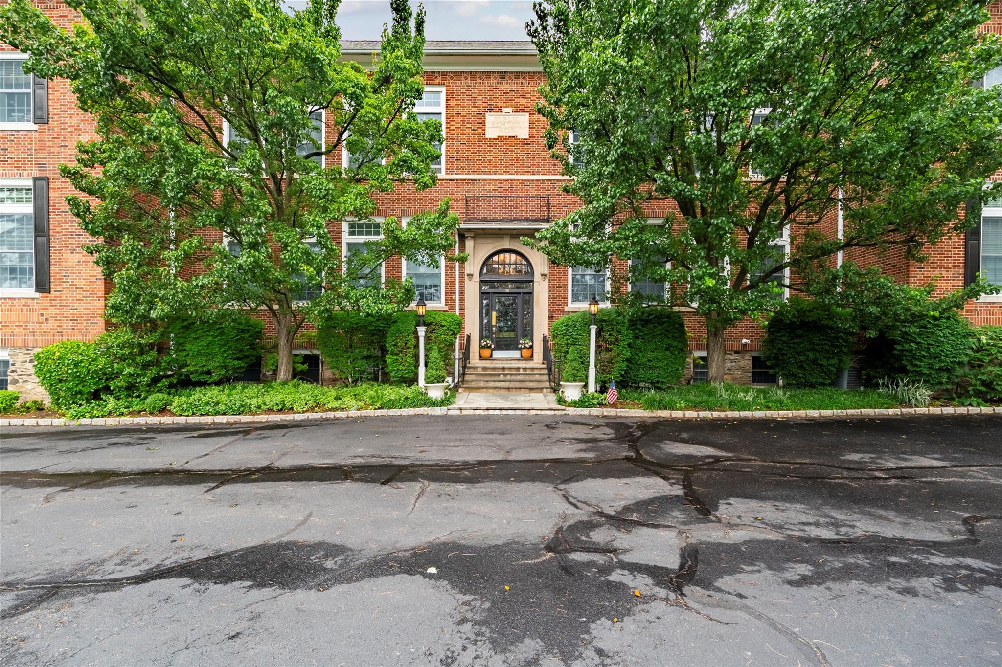 Luxury Loft Living in the Heart of Armonk
Experience refined living in...