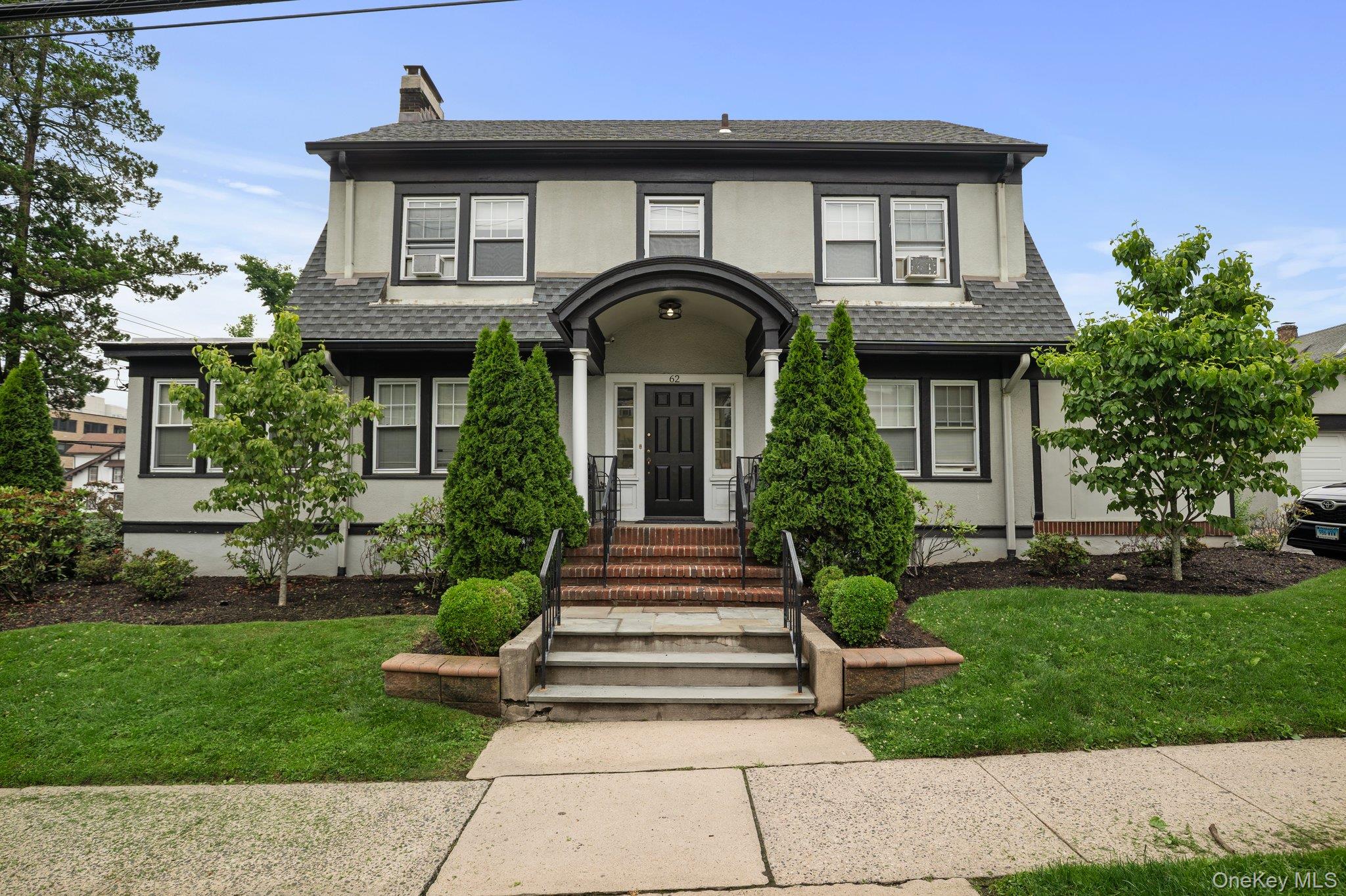 Prime 2,600 sqft office space available in a free-standing building ju...