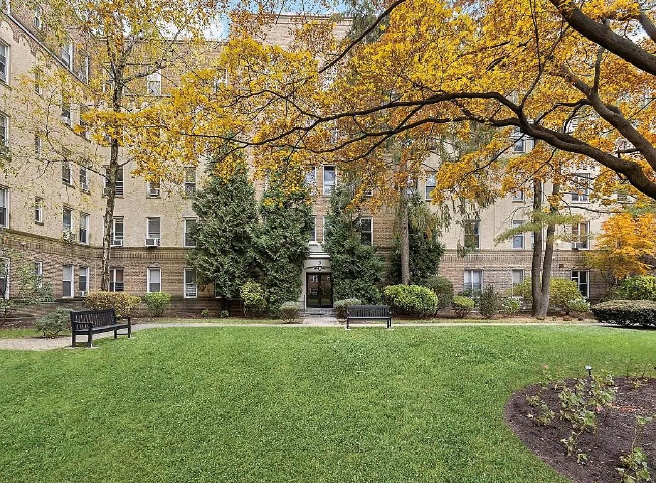 Welcome to Wellington Court! 
The property was constructed in 1927.  T...