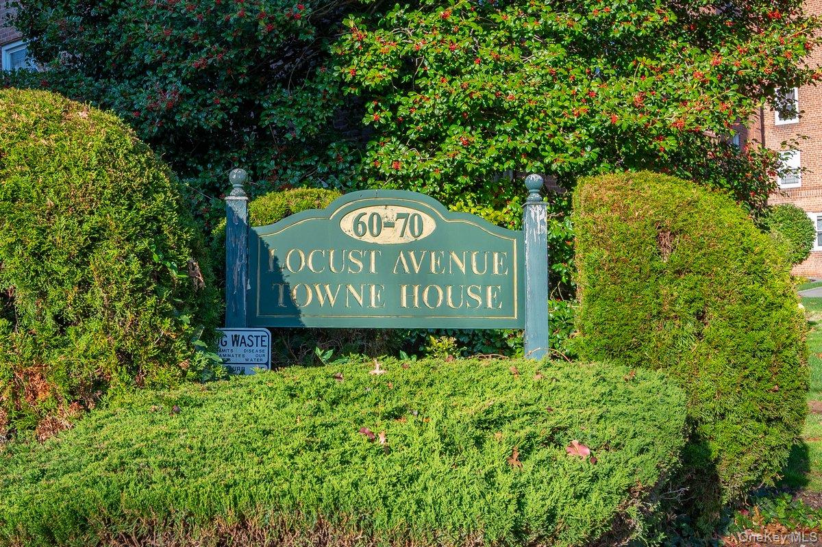 Fabulous top floor 2 bedroom unit close to the new bustling downtown n...