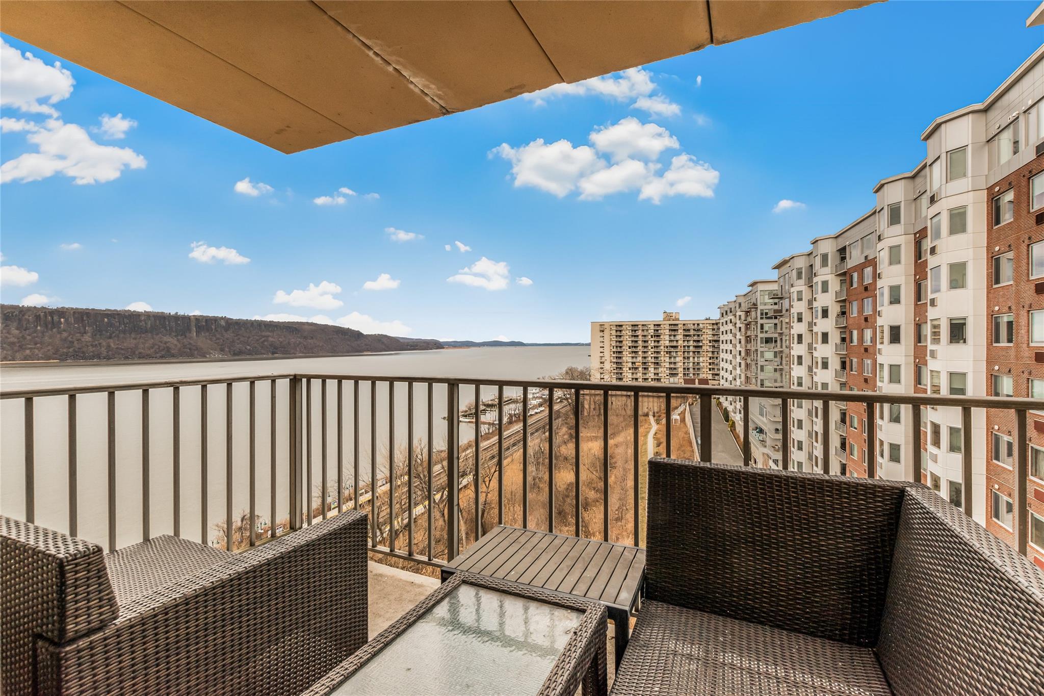 2 Bedroom Hudson River Waterfront Co-Op For Rent! **Breathtaking Hudso...