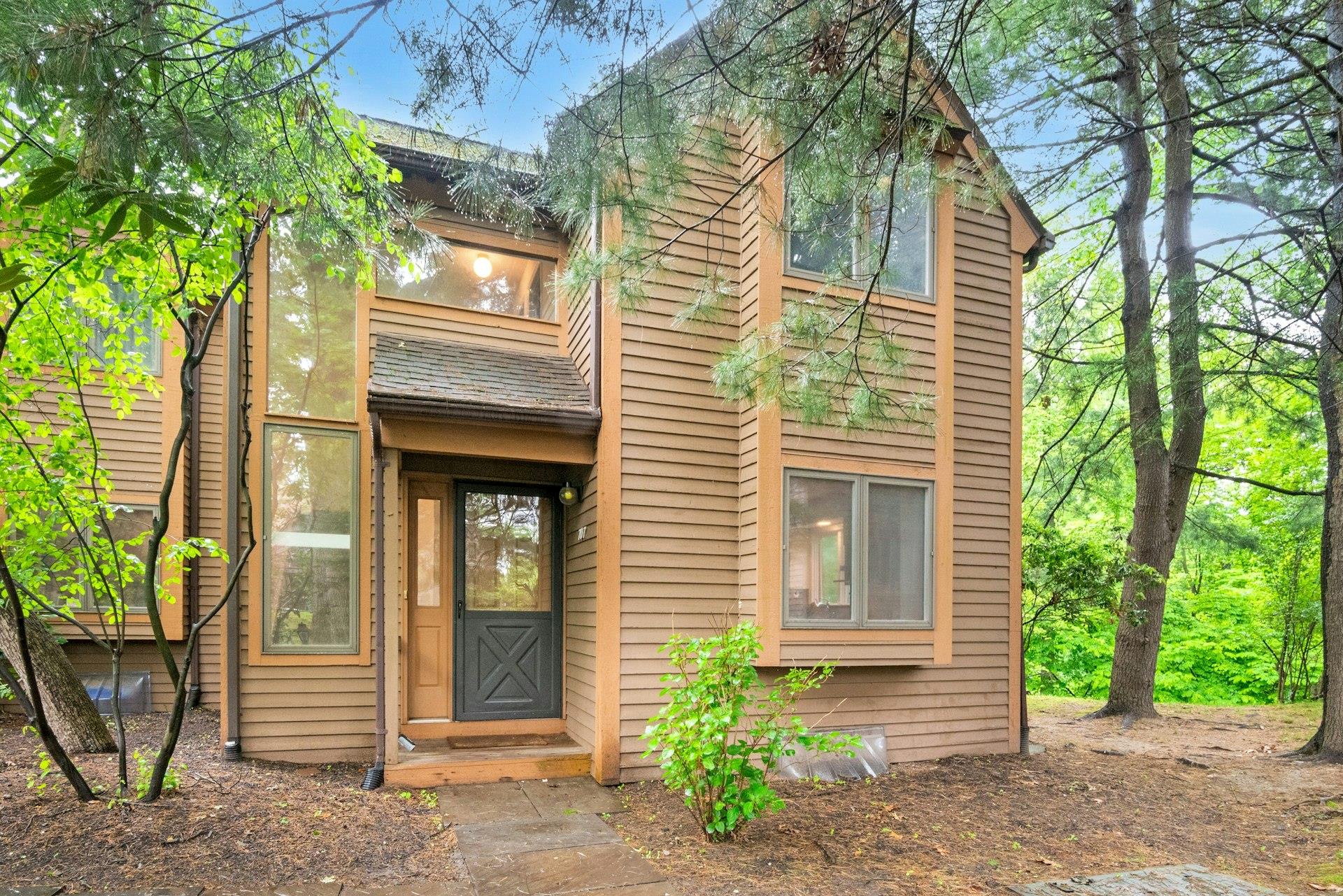 Carefree Rivertown Living Surrounded by Nature – Rare End Unit with 2...